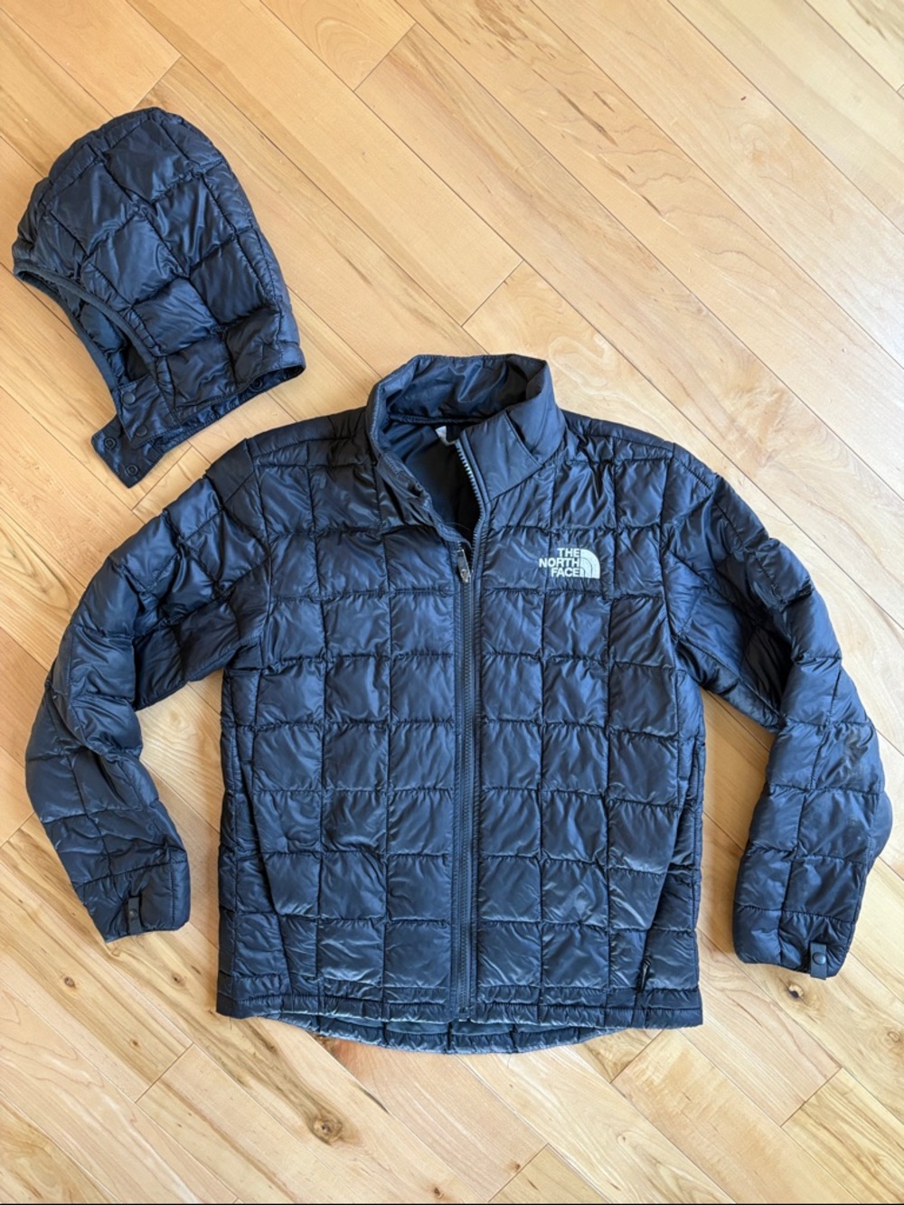 The North Face Thermoball w/removable hood
Teen Size 12